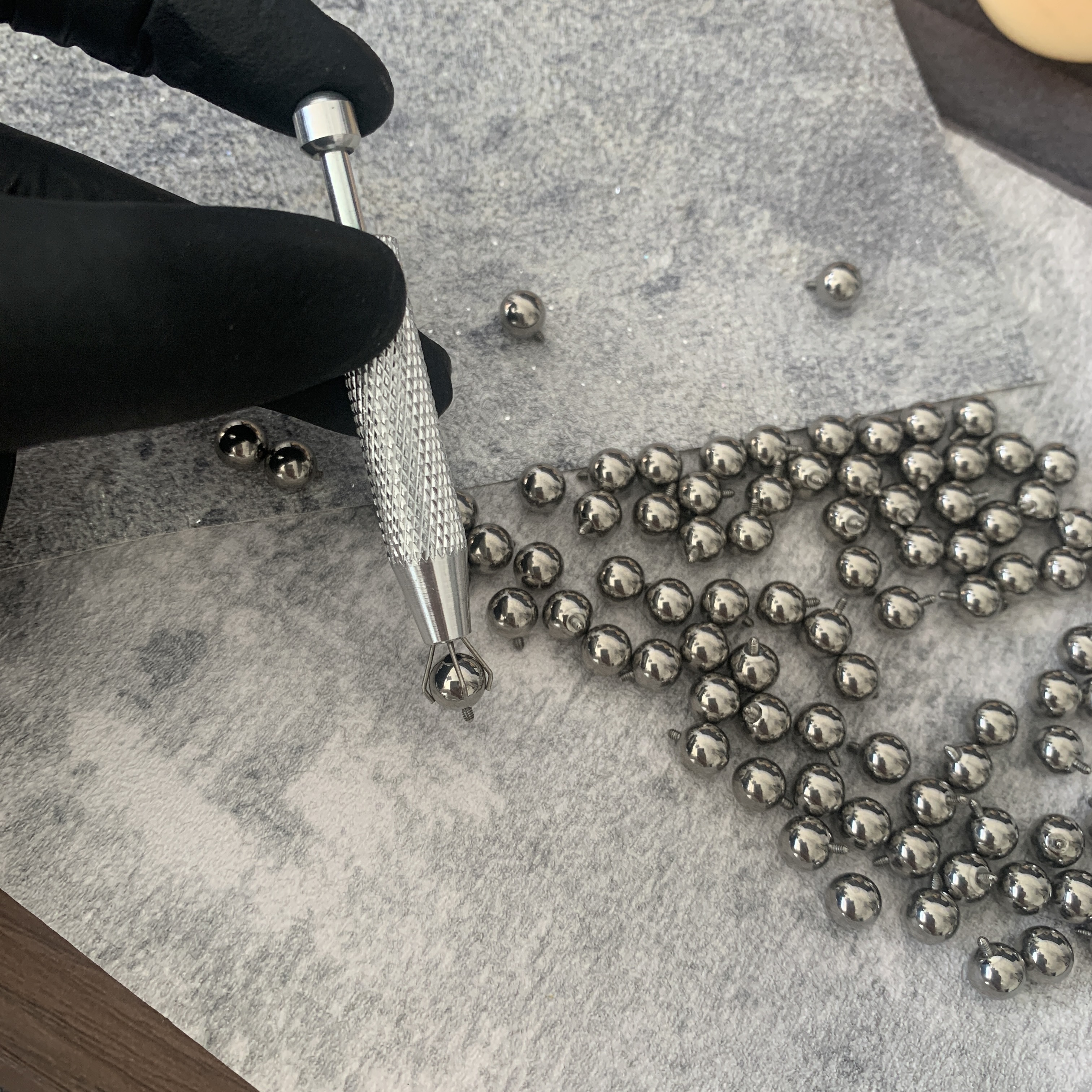 淘钛辅助抓球器抓取爪球抓钻器钛合金伸缩抓取器螺丝刀螺丝球抓取