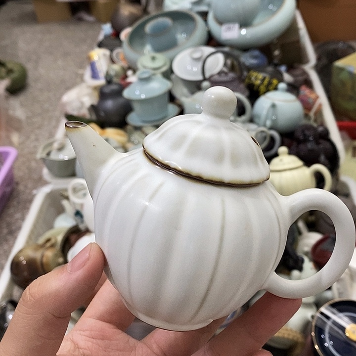 陶瓷艺术品及陶瓷壶