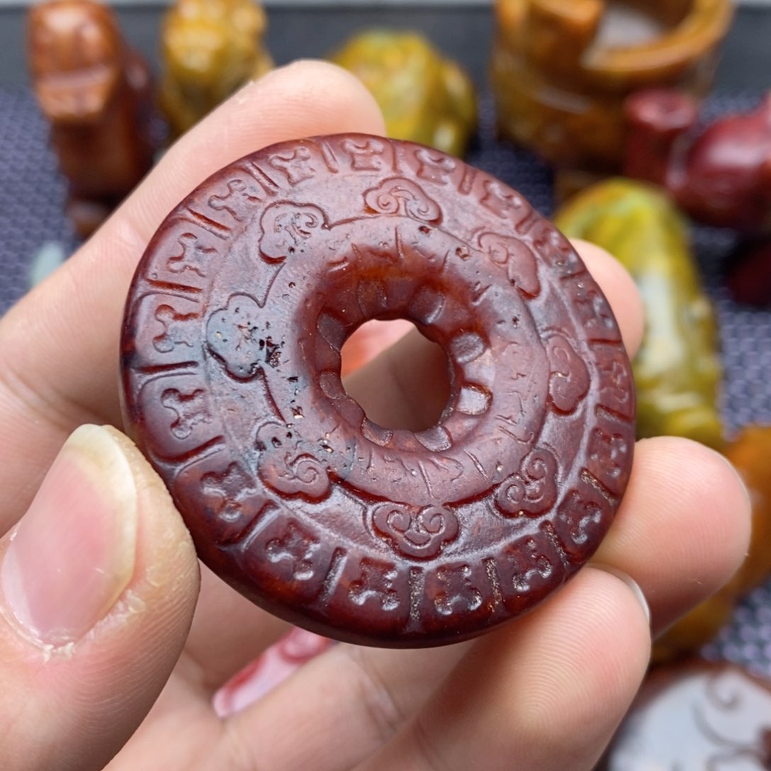 蛇纹石玉颈饰未镶嵌