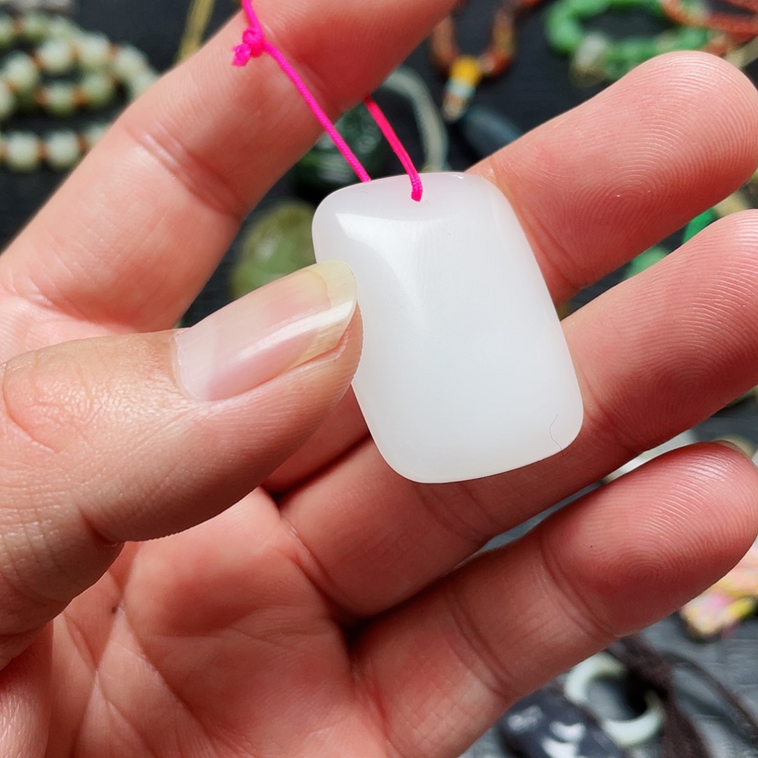 石英质玉（金丝玉）未镶嵌颈饰吊坠