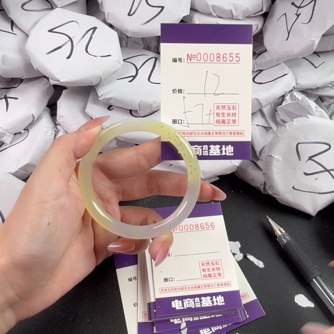 玛瑙/玉髓手镯未镶嵌8655