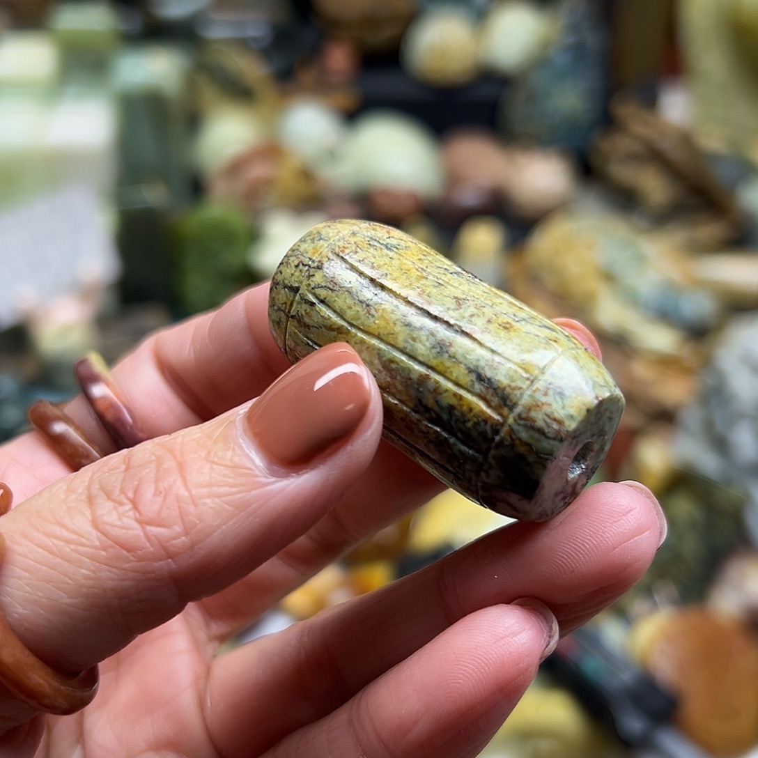 岫岩河磨玉（透闪石质玉）未镶嵌颈饰河磨玉勒子