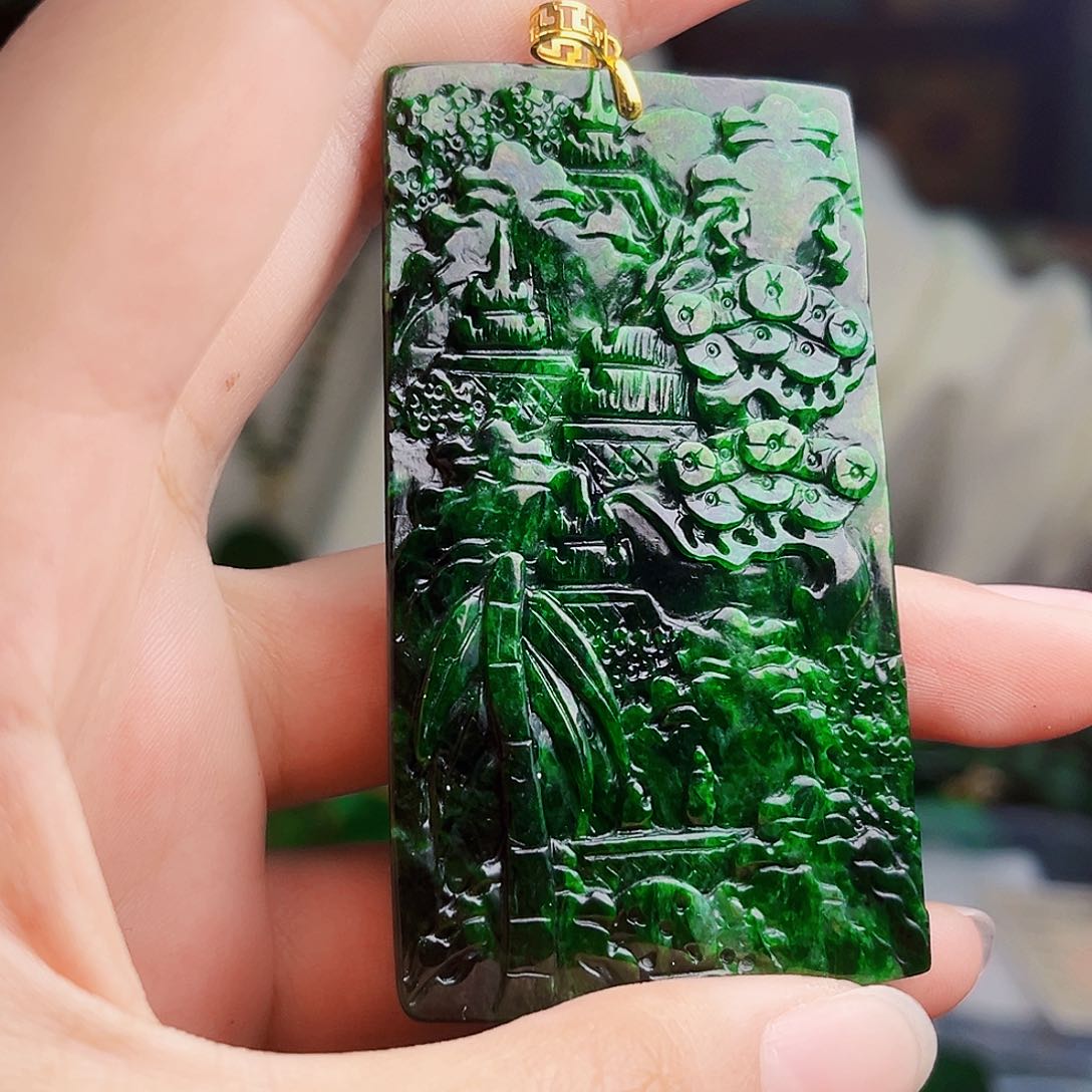 颈饰18K金镶嵌翡翠多样性