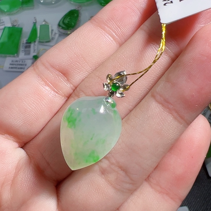 翡翠挂件18K金镶嵌翡翠