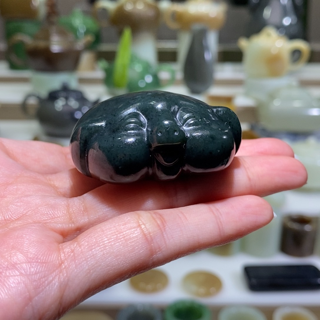 和田玉把件未镶嵌青玉福猪茶宠微瑕福利款