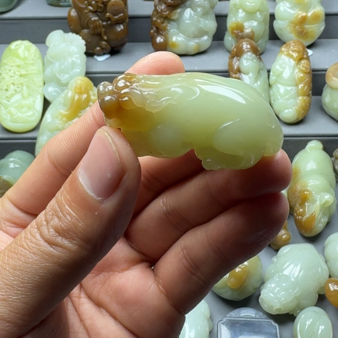 和田玉挂件未镶嵌无**飞