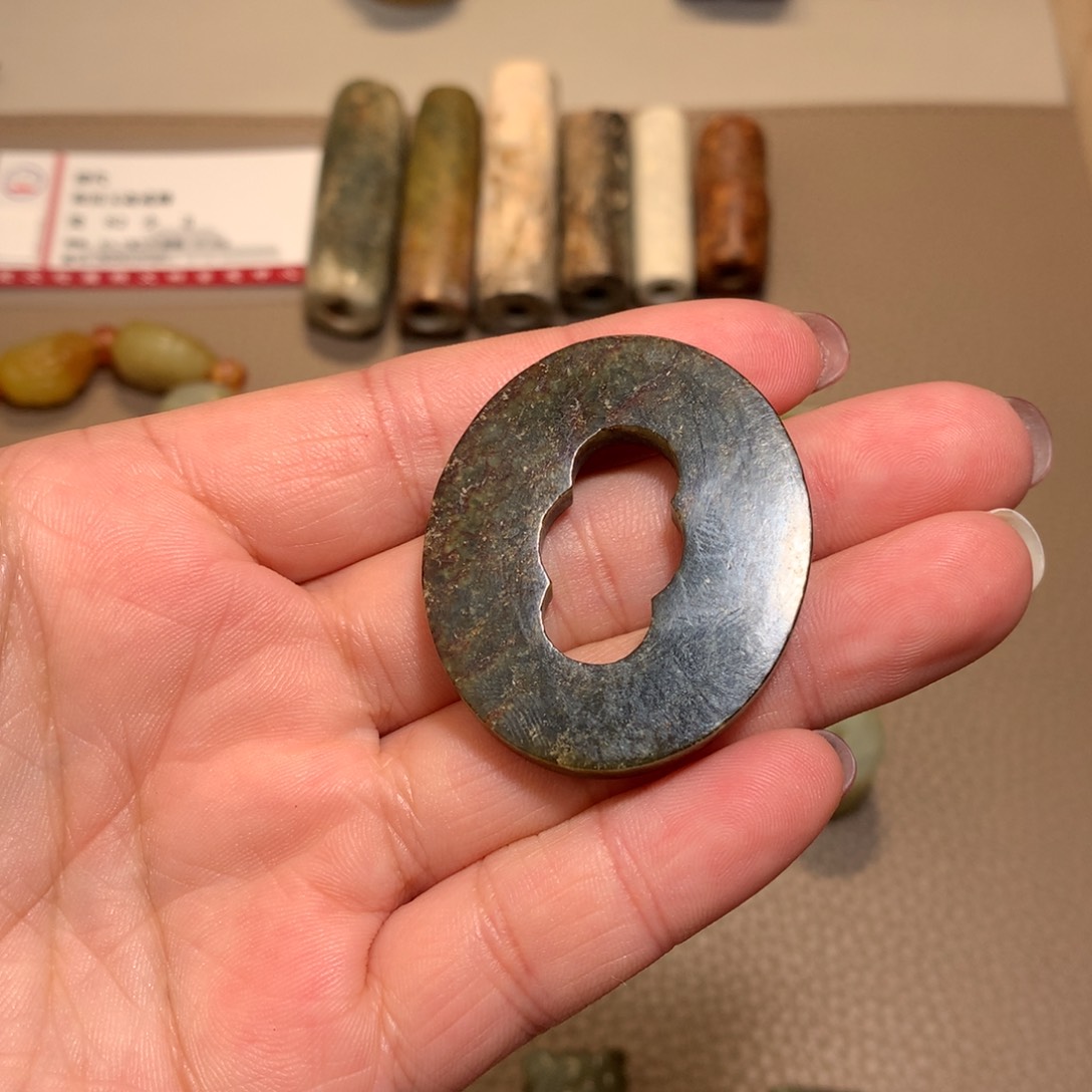 和田玉（糖玉）颈饰未镶嵌爱**子