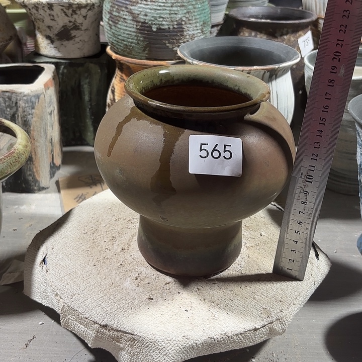 陶摆件高17，口9.5，瑕疵处理口磕碰，565，无孔