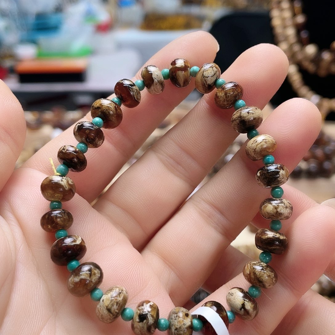 琥珀裸石未镶嵌八10689