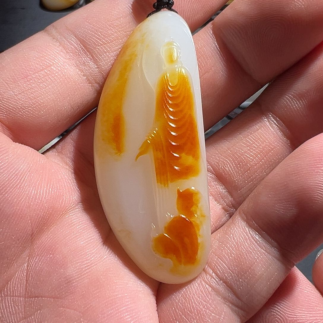 周***到和田玉未镶嵌颈饰