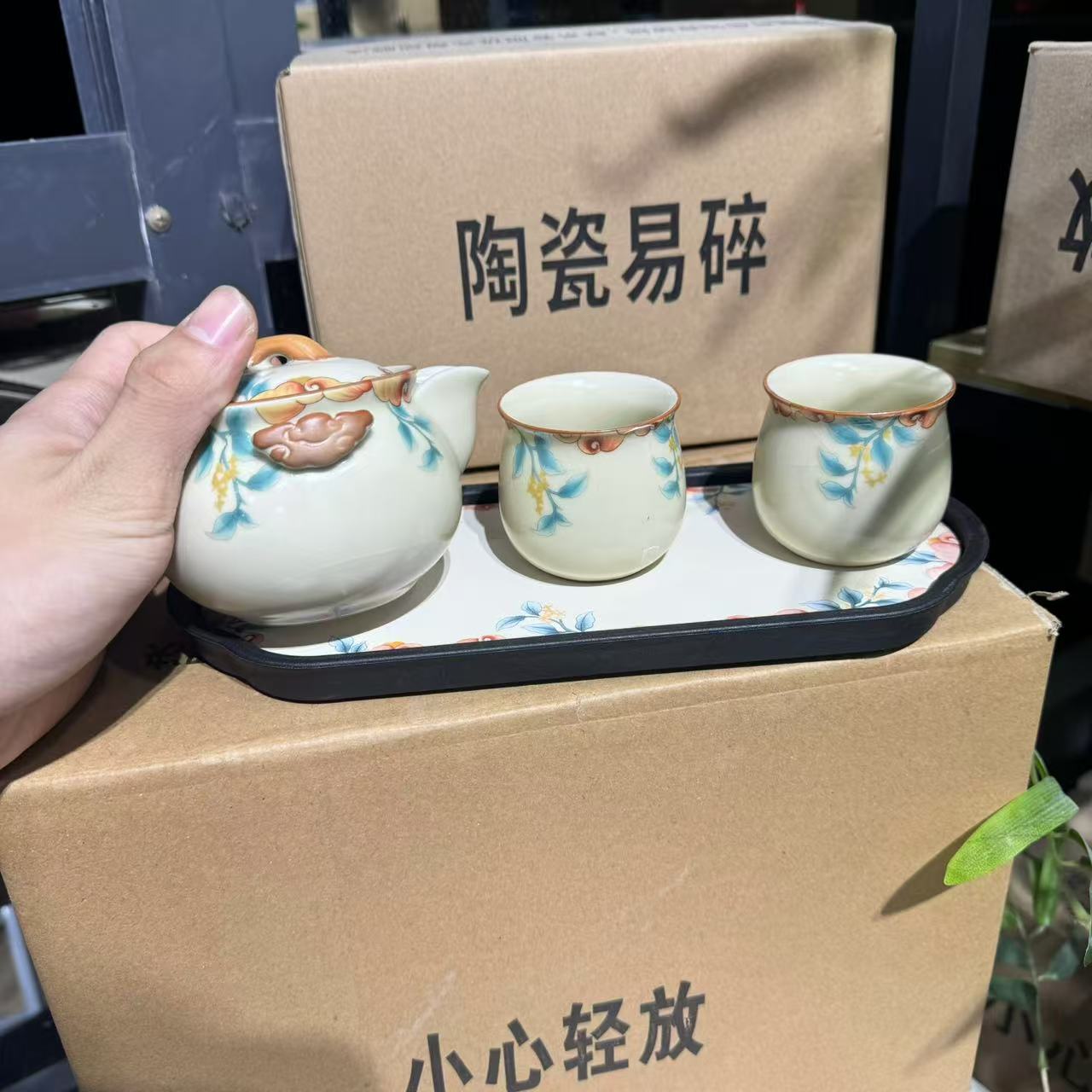 【中国邮政专属链接】黄汝桃花蓝枝手抓壶加俩杯加茶盘 MC032