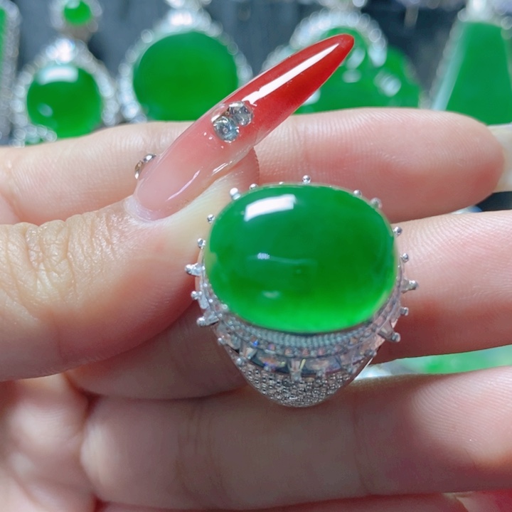 翡翠颈饰未镶嵌