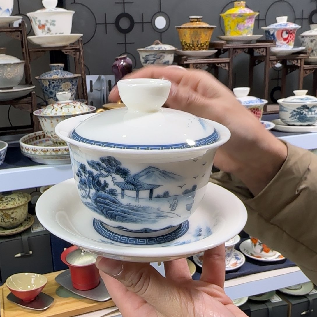 高温下的高温天气使人心情愉悦的