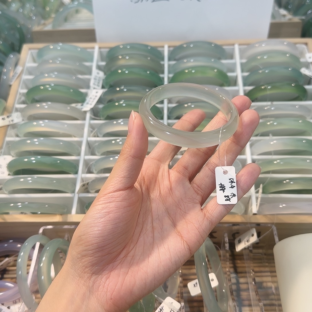 玛瑙/玉髓未镶嵌手镯圈口54.4
