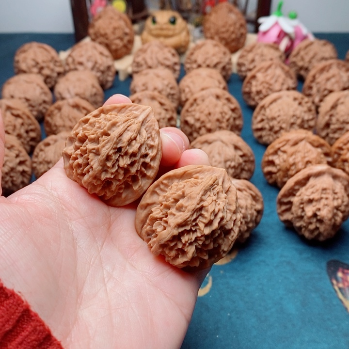 文玩核桃把件皇冠狮子头36（微修）