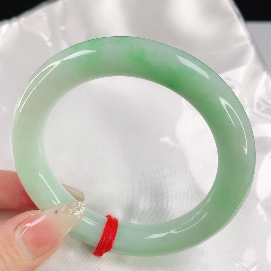 翡翠手镯未镶嵌53圈口