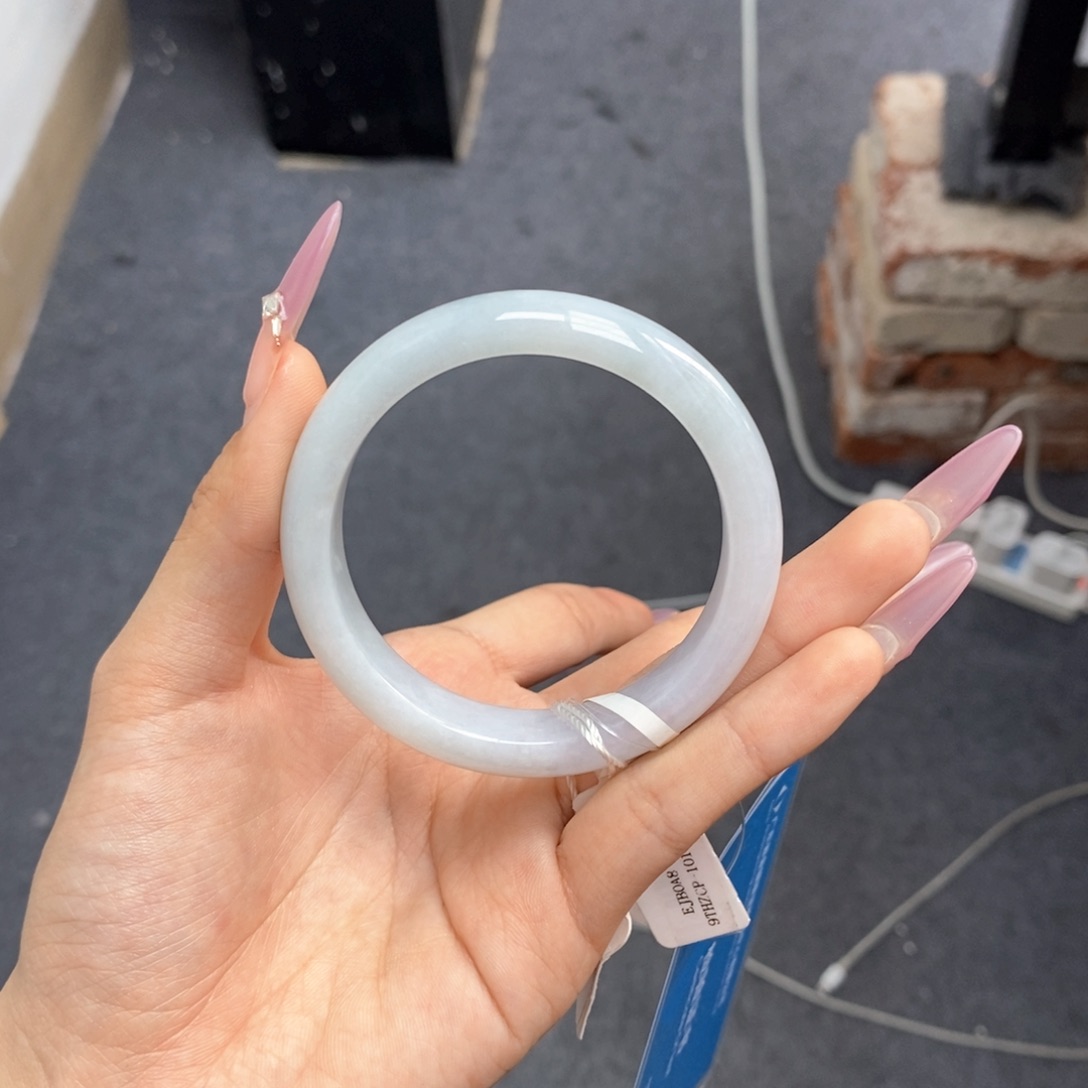 翡翠手镯未镶嵌52圈口