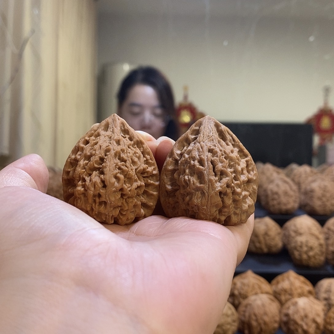 把件文玩核桃38虎头王尖有伤
