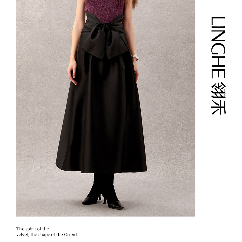 翎禾LINGHE「华尔兹 」-花朵半裙女士休闲黑色不规则显瘦气质轻奢