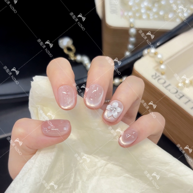 【指尖生花】裸粉色气质猫眼立体浮雕小花穿戴甲短款美甲