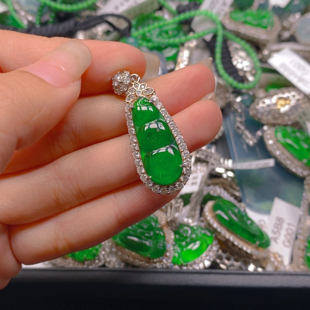 翡翠颈饰银S925镶嵌88888888