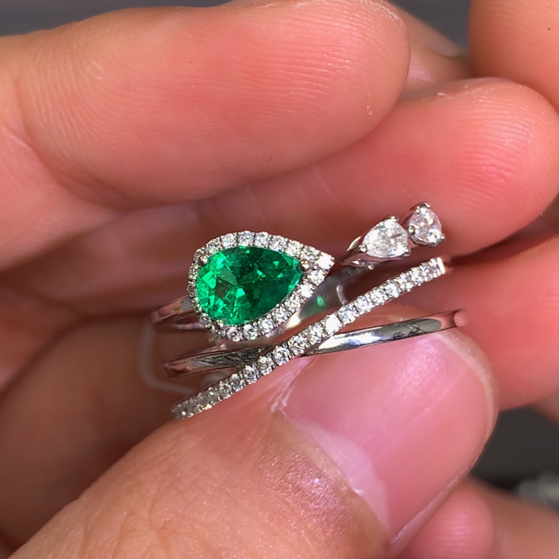 祖母绿戒指18K金镶嵌