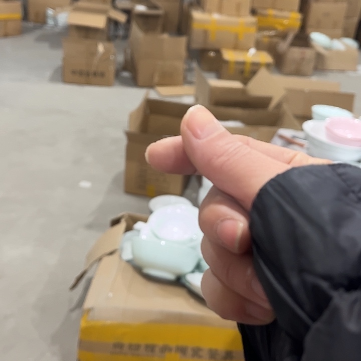 平***我瓷片青瓷9英寸莲花草帽汤盘两个微瑕包邮