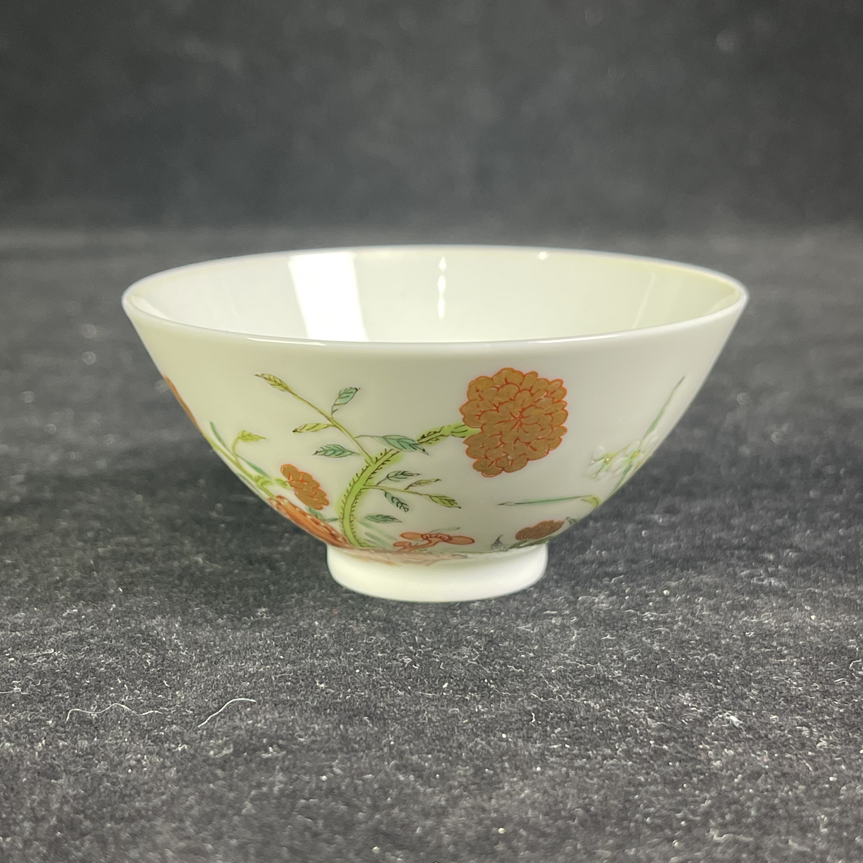 M粉彩描金花卉纹杯