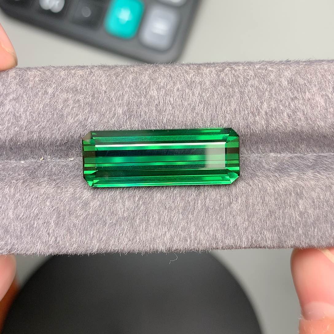 碧玺珠宝奇石未镶嵌电光绿碧玺18.26克拉未镶嵌