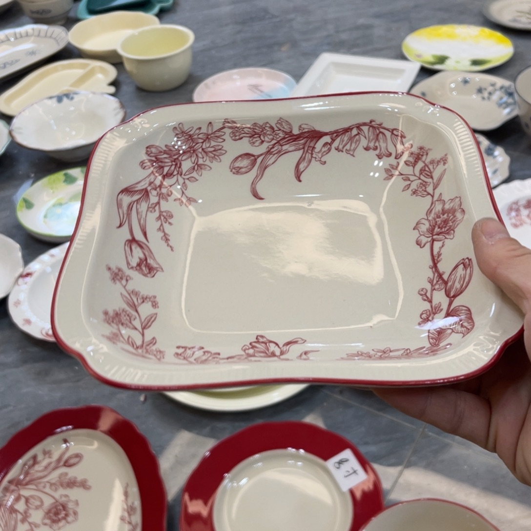 陶瓷微瑕餐具介意勿拍，满18飞！