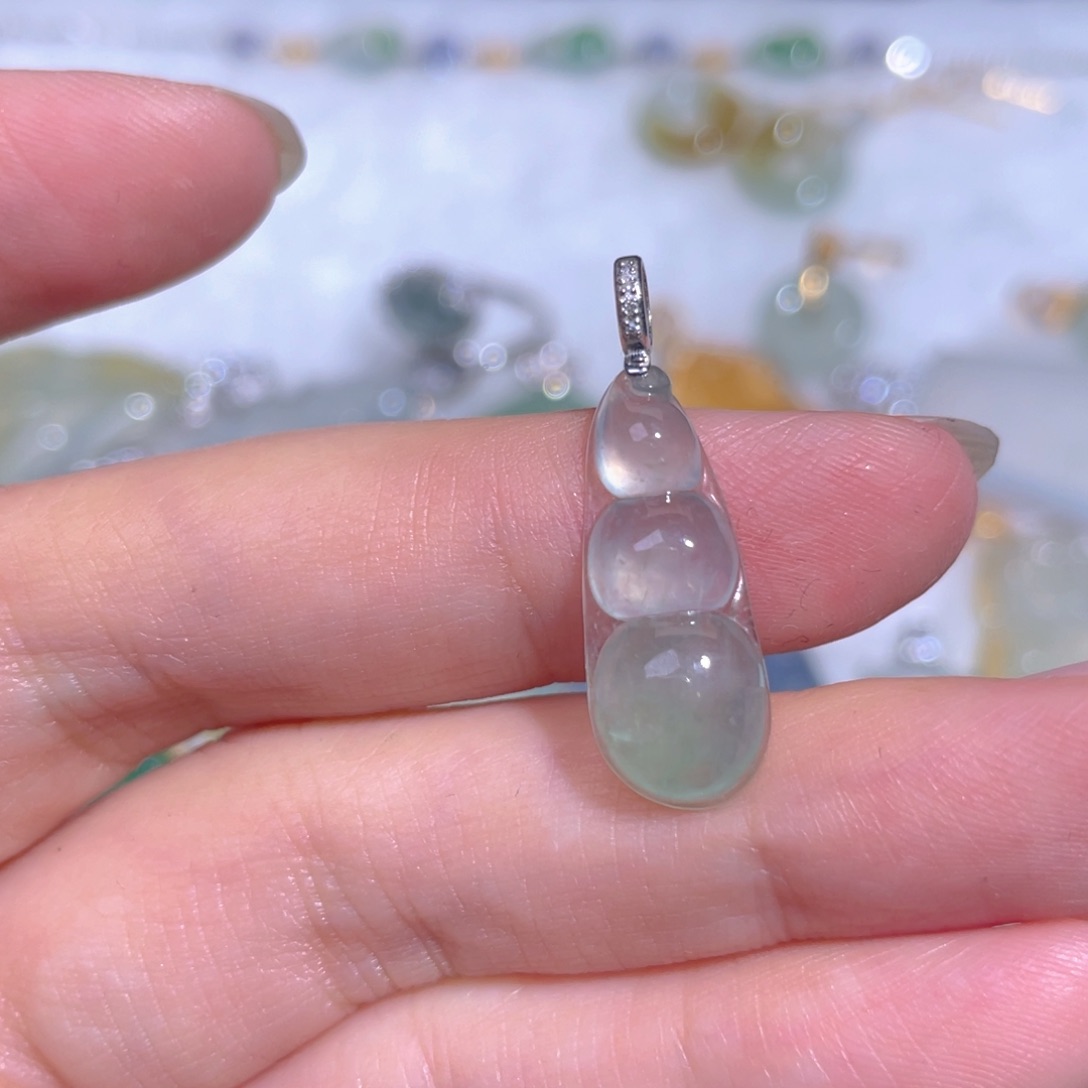 颈饰18K金镶嵌翡翠翡翠