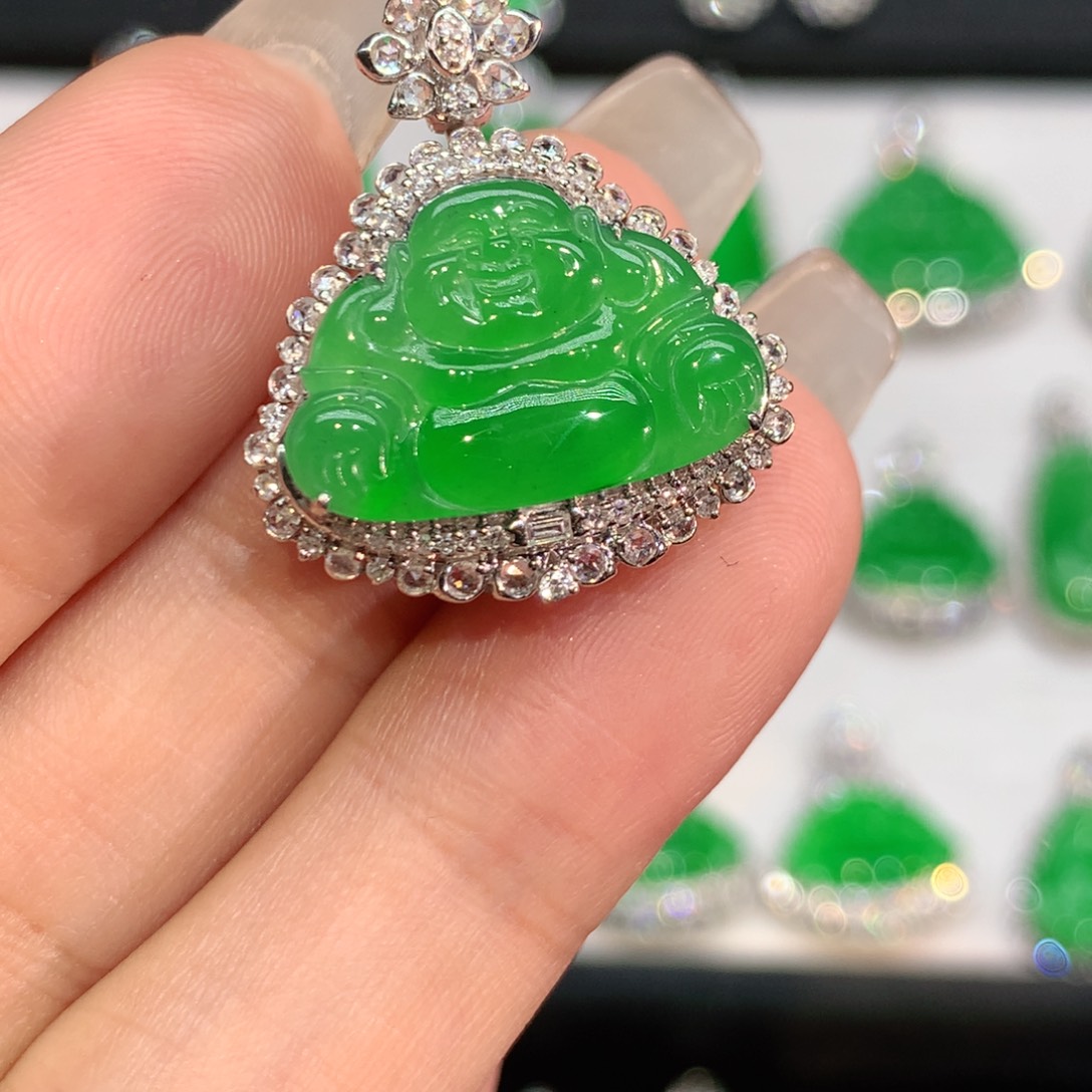 翡翠18K金镶嵌颈饰