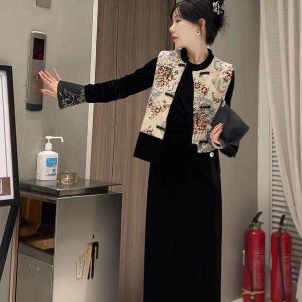 国风女装套装2024冬季新款复古加棉马甲外套黑色丝绒连衣裙两件套