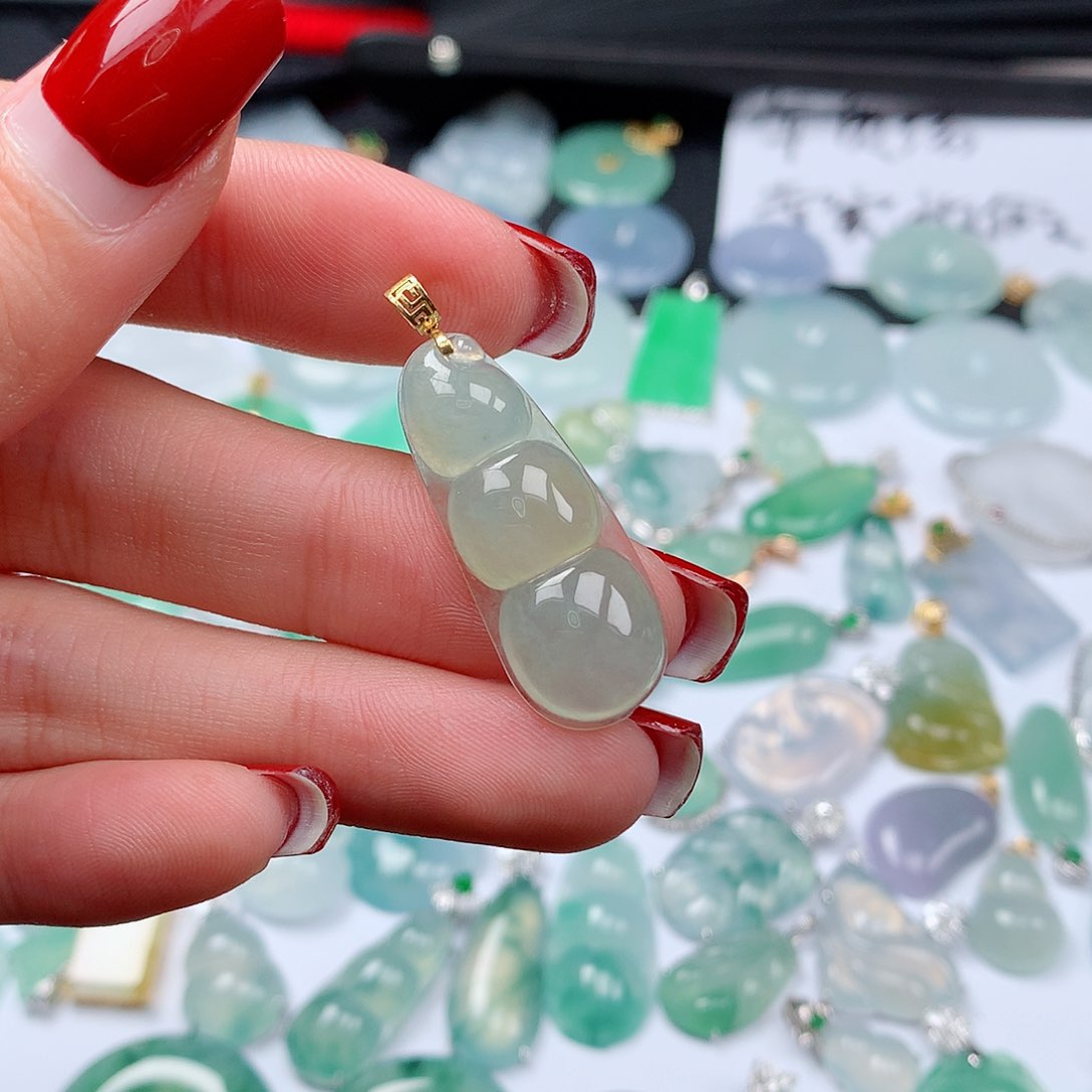 翡翠颈饰18K金镶嵌天然翡翠