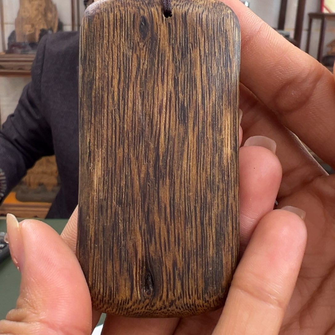 沉香吊坠乌身高油无事牌19g+