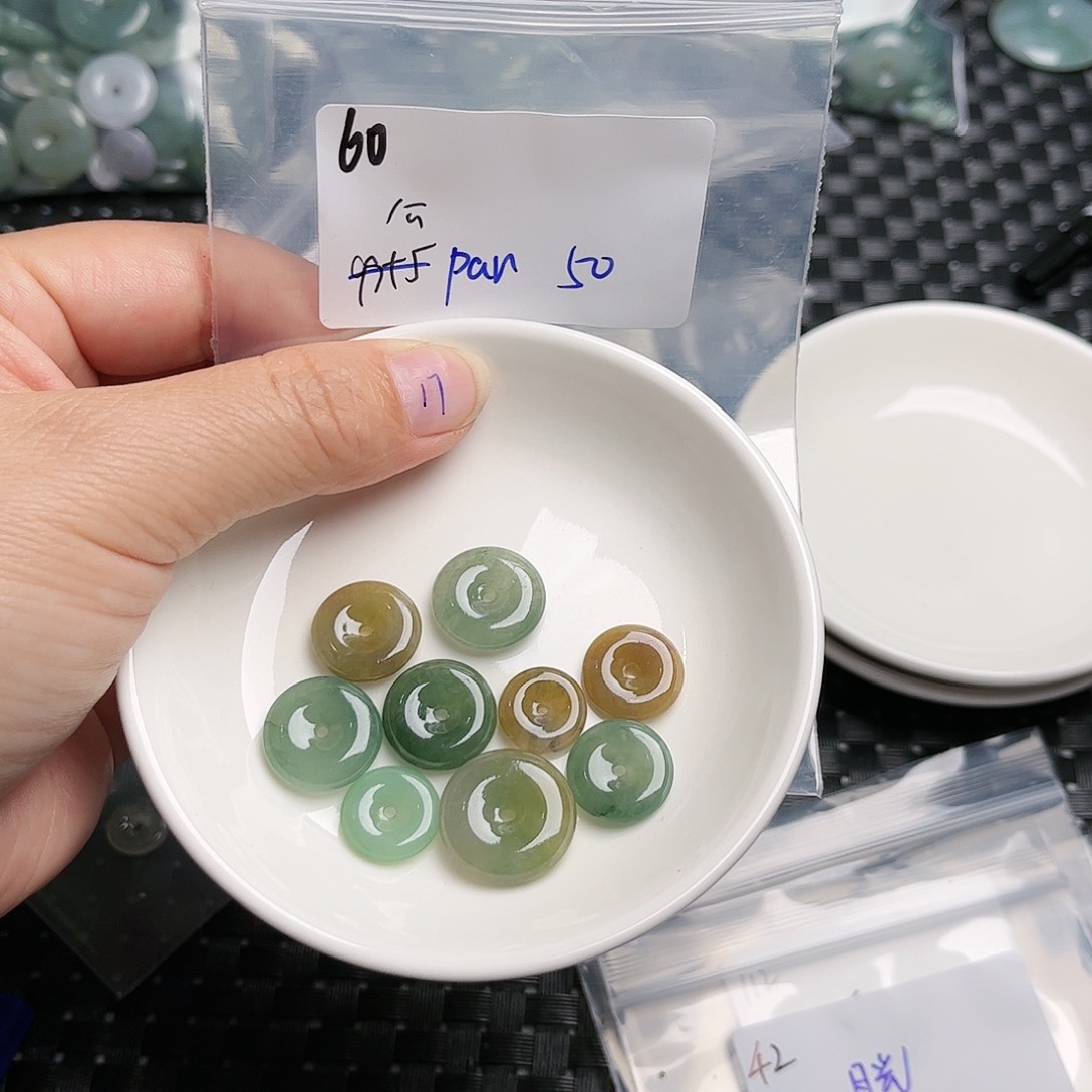 翡翠未镶嵌颈饰p*n不