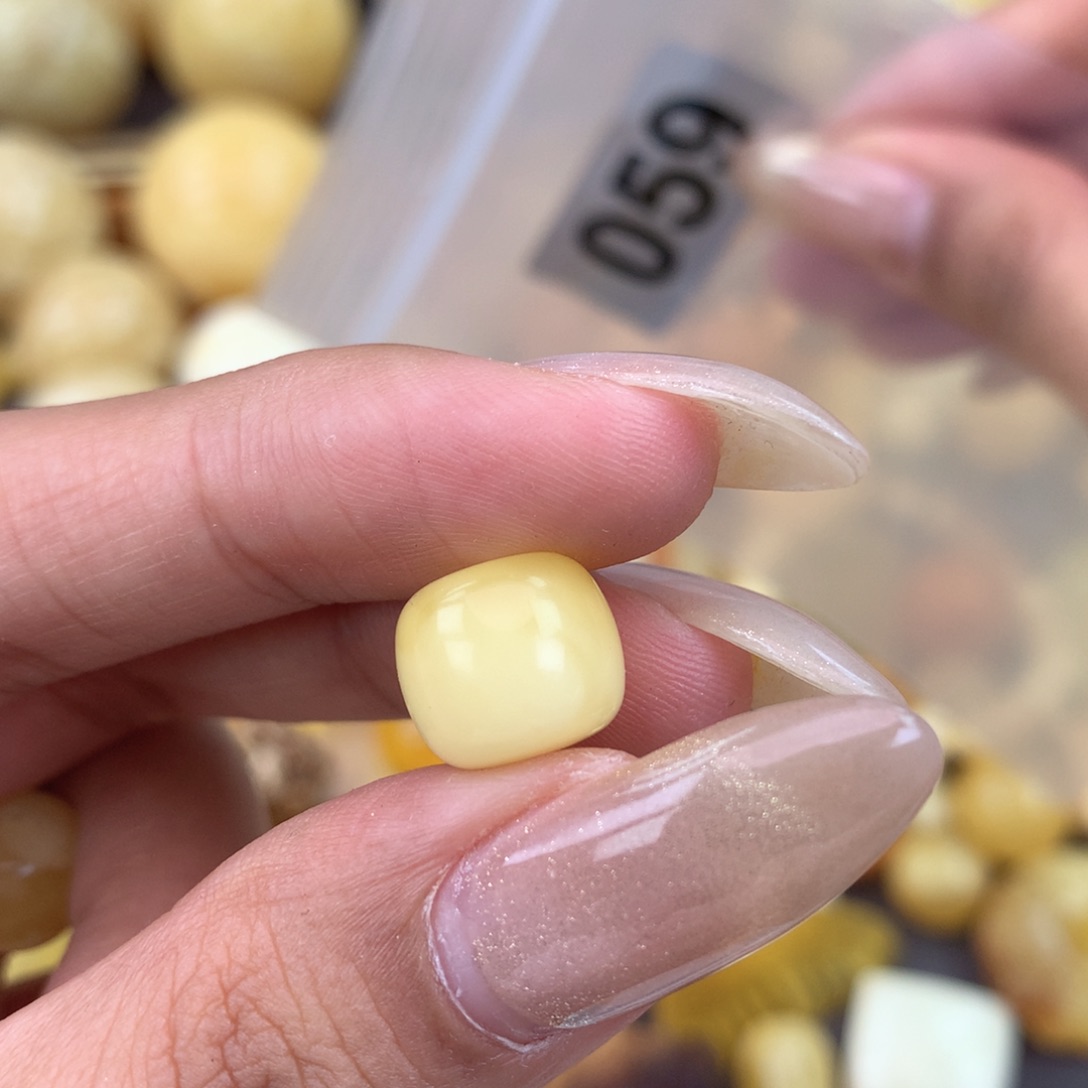 L***h蓝珀未镶嵌珠宝奇石