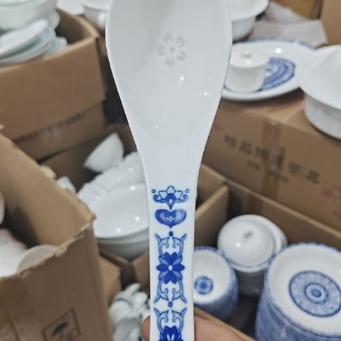 瓷玲珑青花大汤勺一个微瑕疵