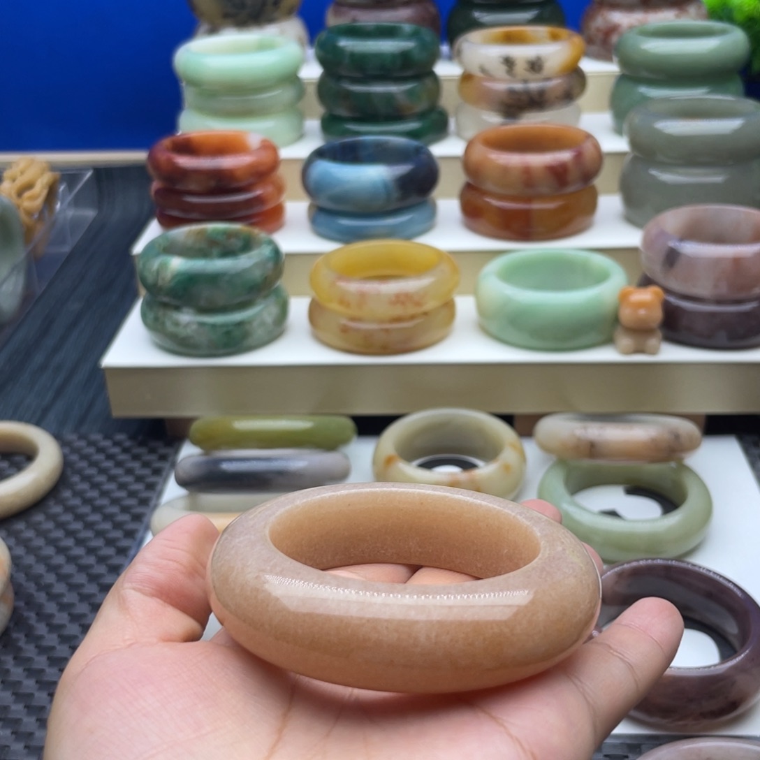 石英质玉手镯未镶嵌最***景