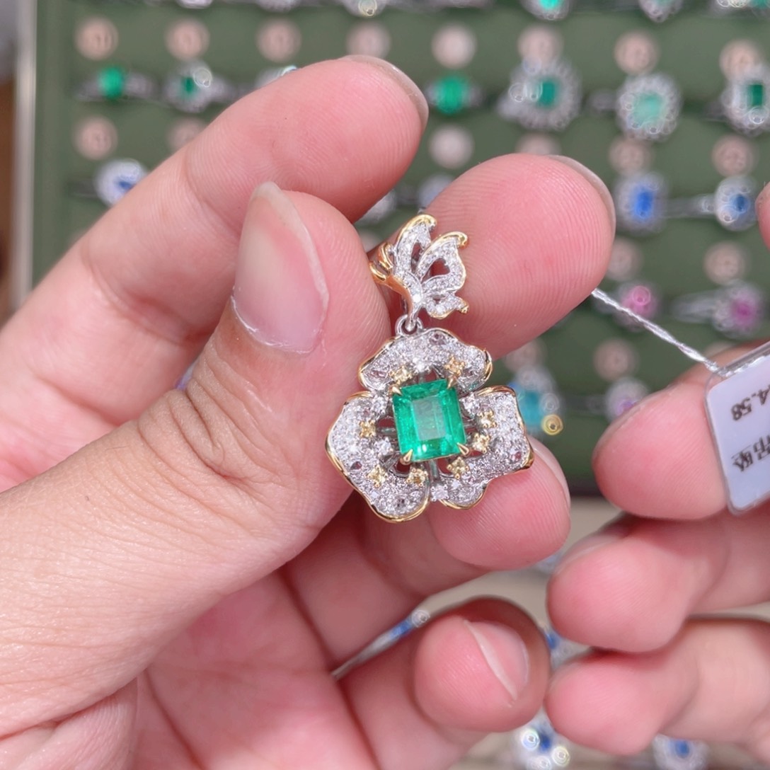 18K金镶嵌吊坠(不含链)祖母绿1.08ct 