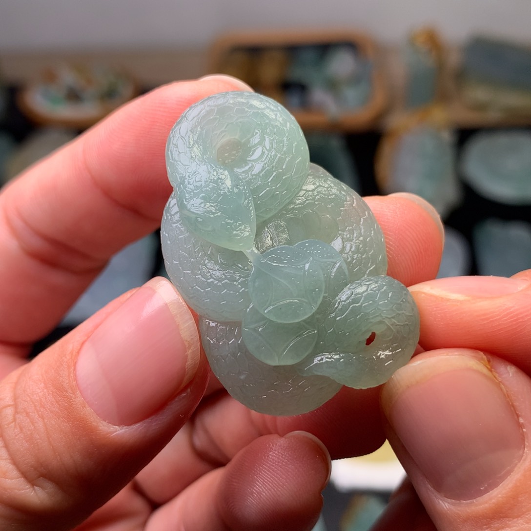 定制翡翠未镶嵌蛇