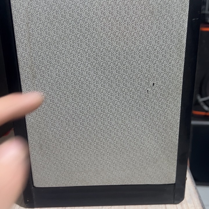 8新音响一只 箱体成色不好 运费到付