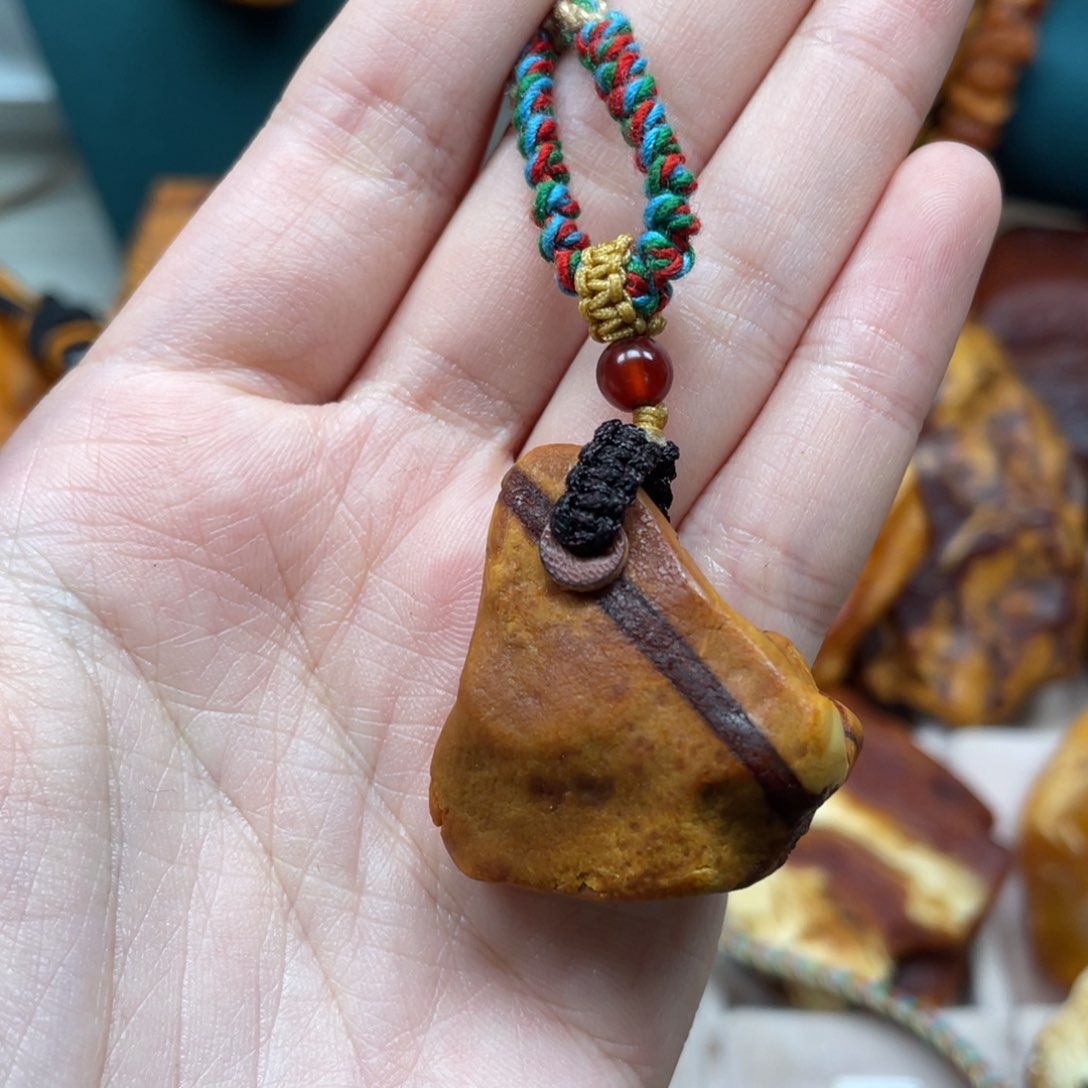 琥珀珠宝奇石未镶嵌