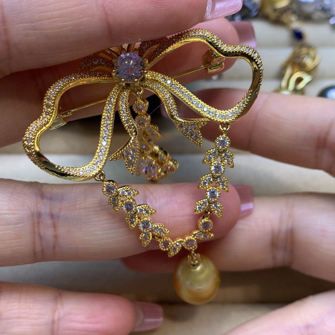 未镶嵌胸饰海水珍珠