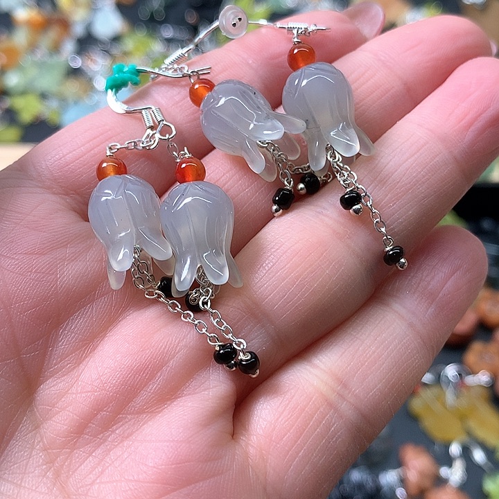 蛇纹石玉未镶嵌耳饰