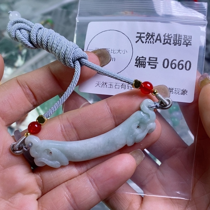 翡翠颈饰未镶嵌吊坠