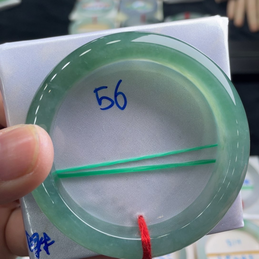 翡翠手镯未镶嵌翡翠手镯