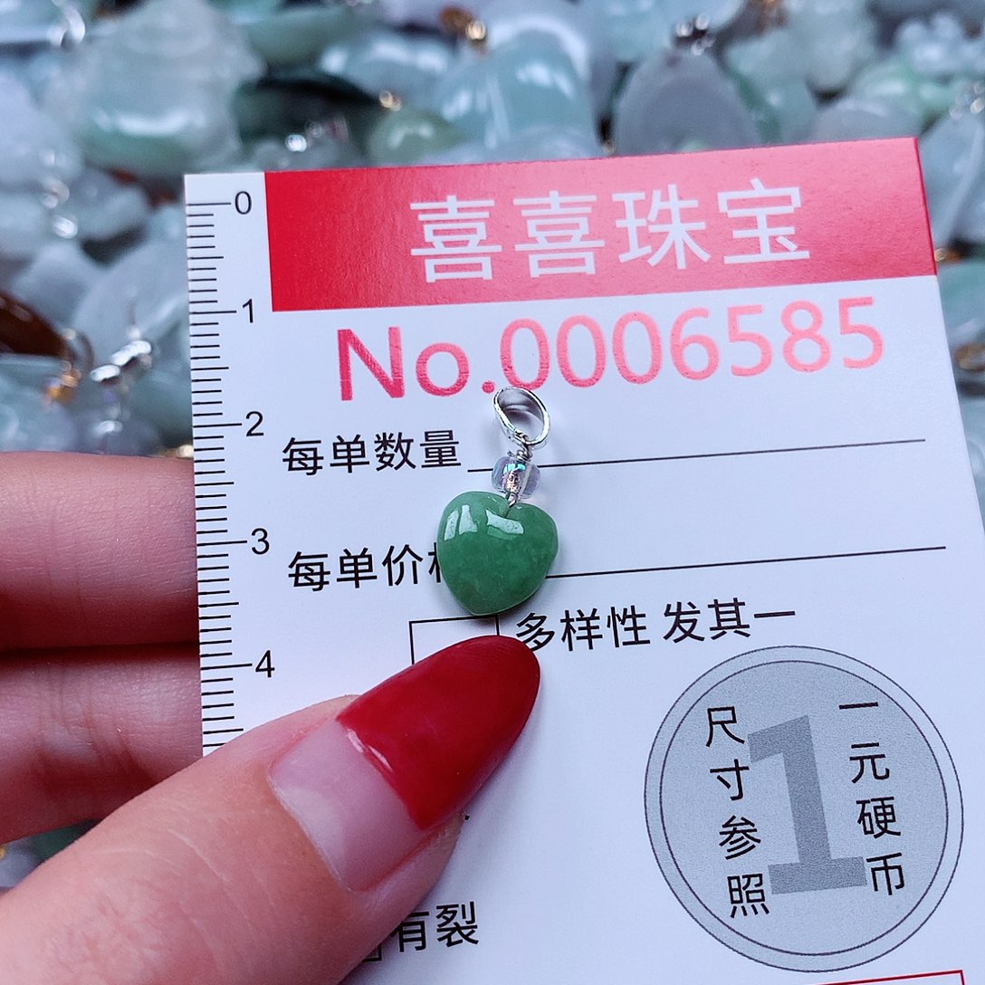翡翠未镶嵌颈饰6585