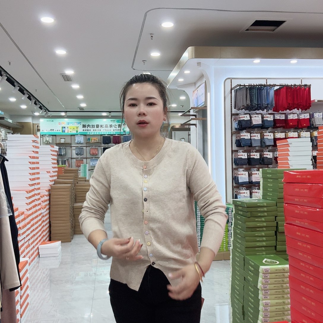 彩扣款燕麦色开衫福利