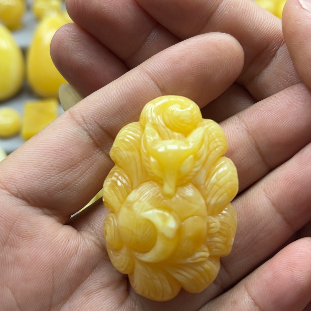 蜜蜡珠宝奇石未镶嵌